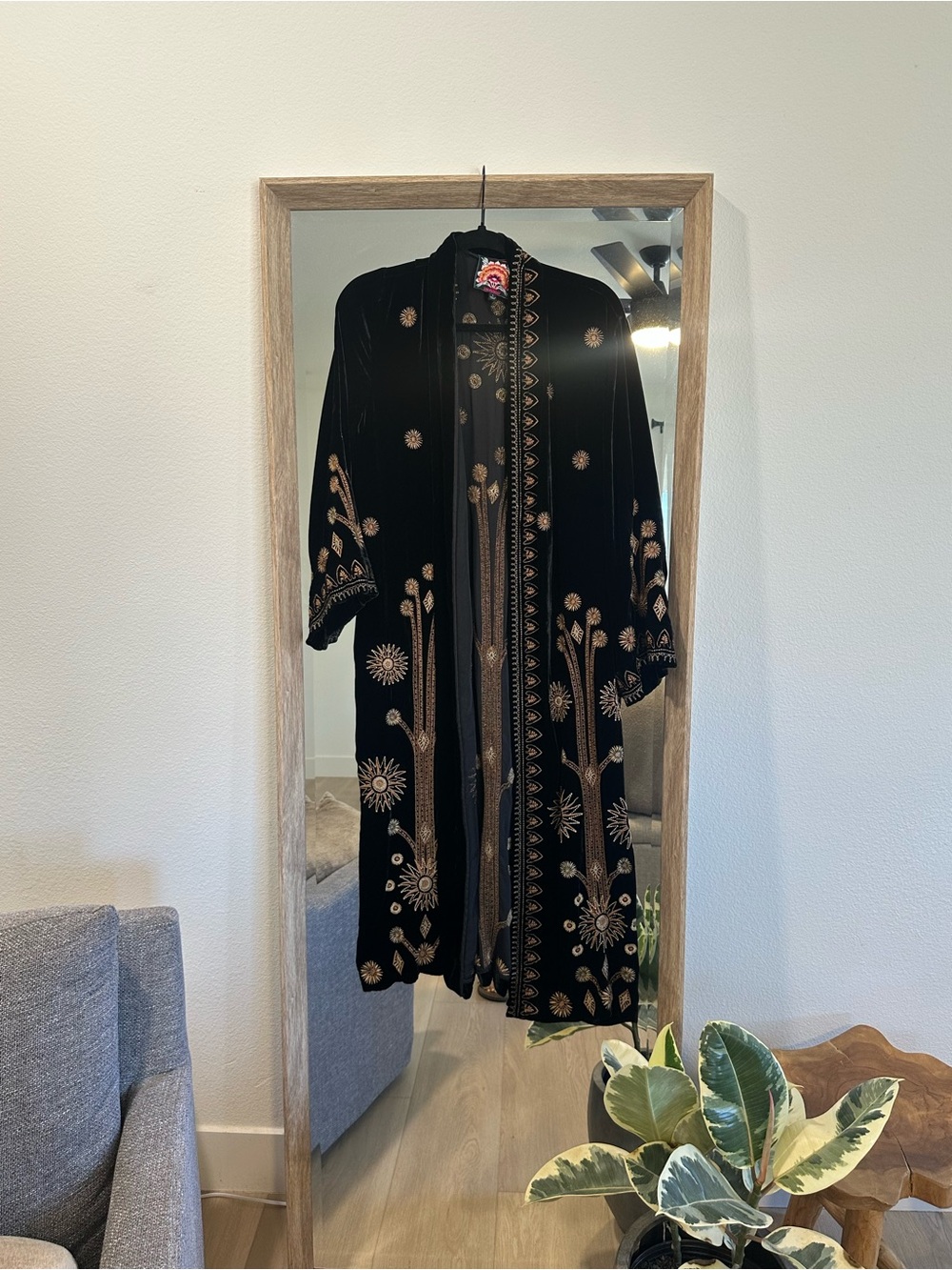 Black Velvet Embroidered Long Duster kimono Cape - Picture 2 of 4